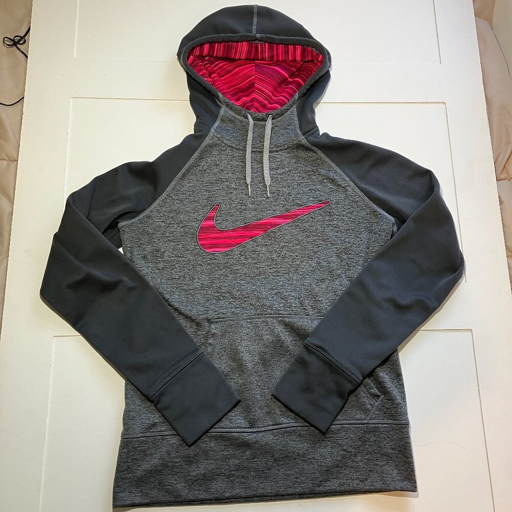 Nike Therma Fit‎ Hoodie Women's Small Gray Sporty Warm Athleisure Athleticwear